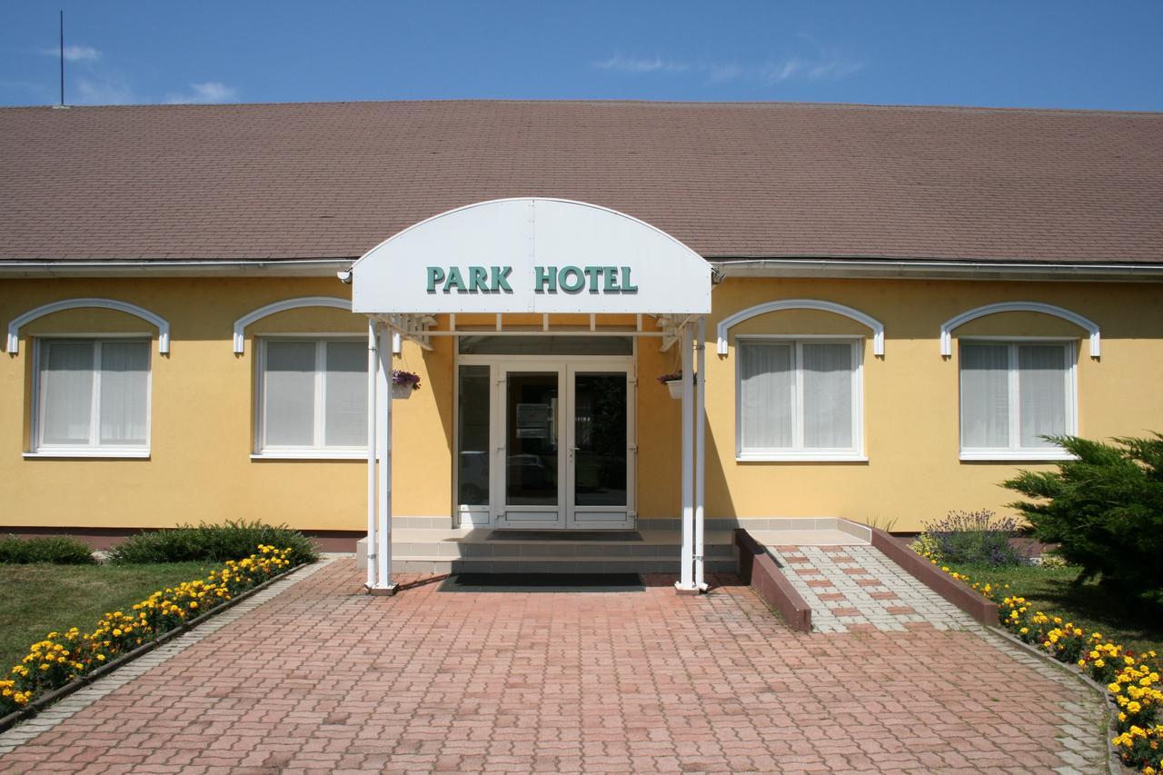 Park Hotel Es Rendezveny Centrum Babolna Luaran gambar