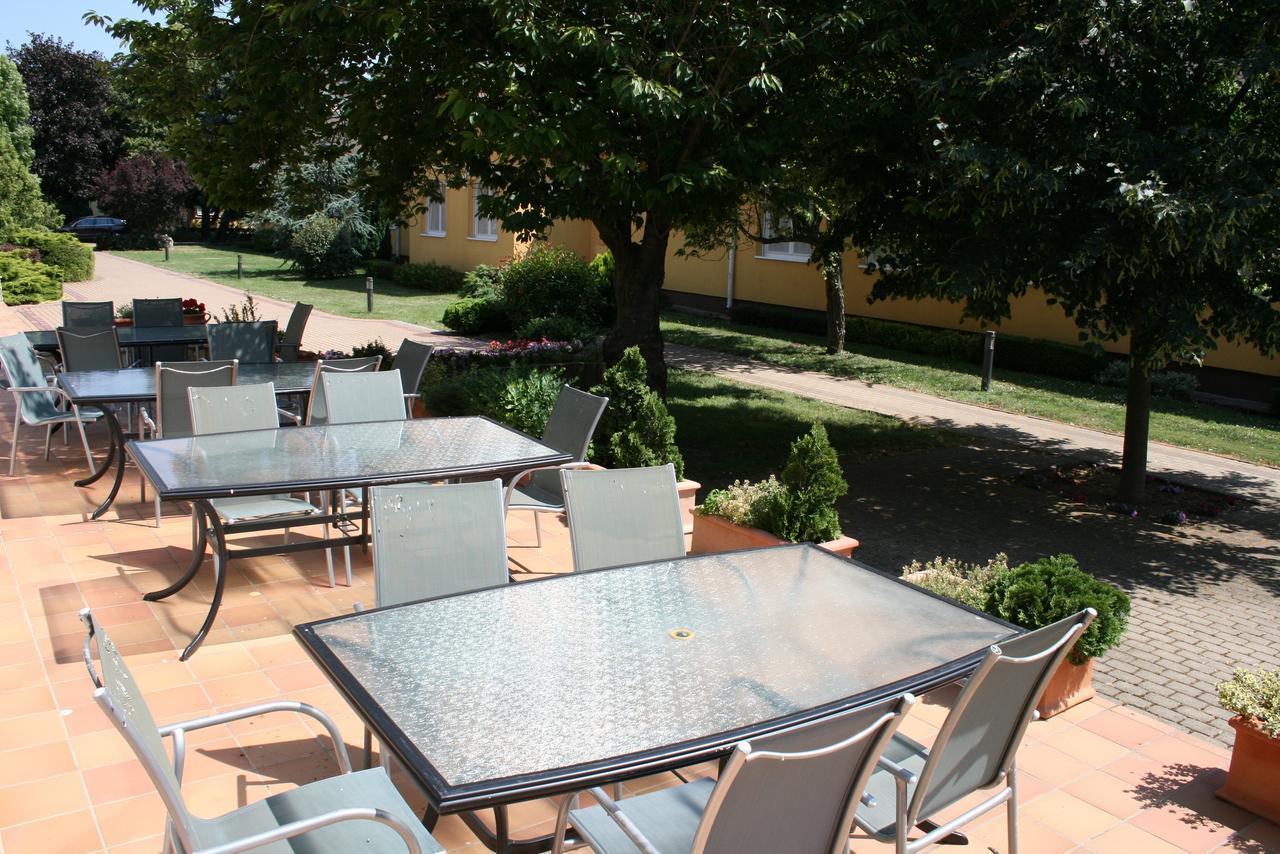 Park Hotel Es Rendezveny Centrum Babolna Luaran gambar