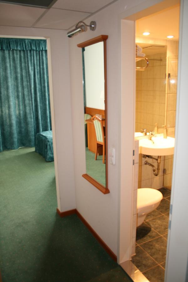 Park Hotel Es Rendezveny Centrum Babolna Luaran gambar